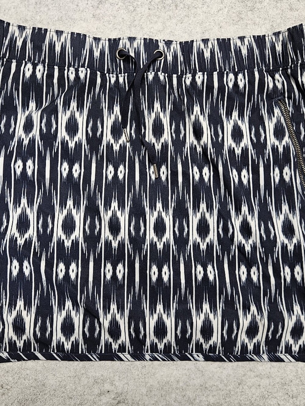 Athleta Navy and White Printed Active Skort Lg